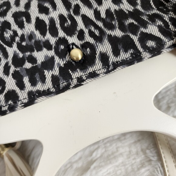 Deesigns by Dee Ocleppo Wooden Handle Animal Print Bag - Picture 8 of 10